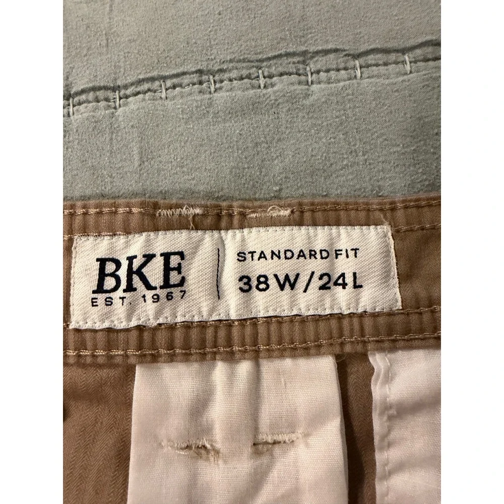BKE Blaze Standard Fit Cargo Shorts Mens 38 Desert Taupe Contrast Stitch B6789